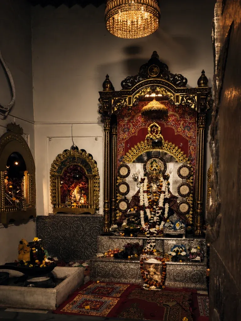 Katyayani Devi Mandir, Vrindavan Vrindavan Braj Dham — Darshan View 4 (Maa Katyayani Shakti Peeth Vrindavan (Radha Bagh) Complete Guide: Where Goddess Sati’s Hair Tresses Fell & the Gopis Prayed to Wed Sri Krishna)