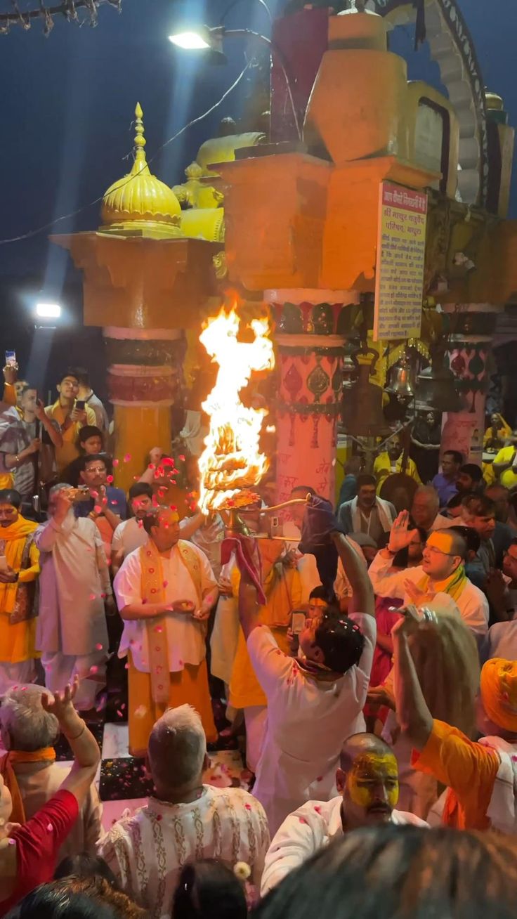 Dwarkadhish Mandir & Shri Krishna Janmabhoomi, Mathura Vrindavan Braj Dham — Darshan View 3 (Mathura Shri Krishna Janmasthan & Dwarkadhish Mandir: Darshan Timings 2026, Locker Rules & Prison Cell Pastime)