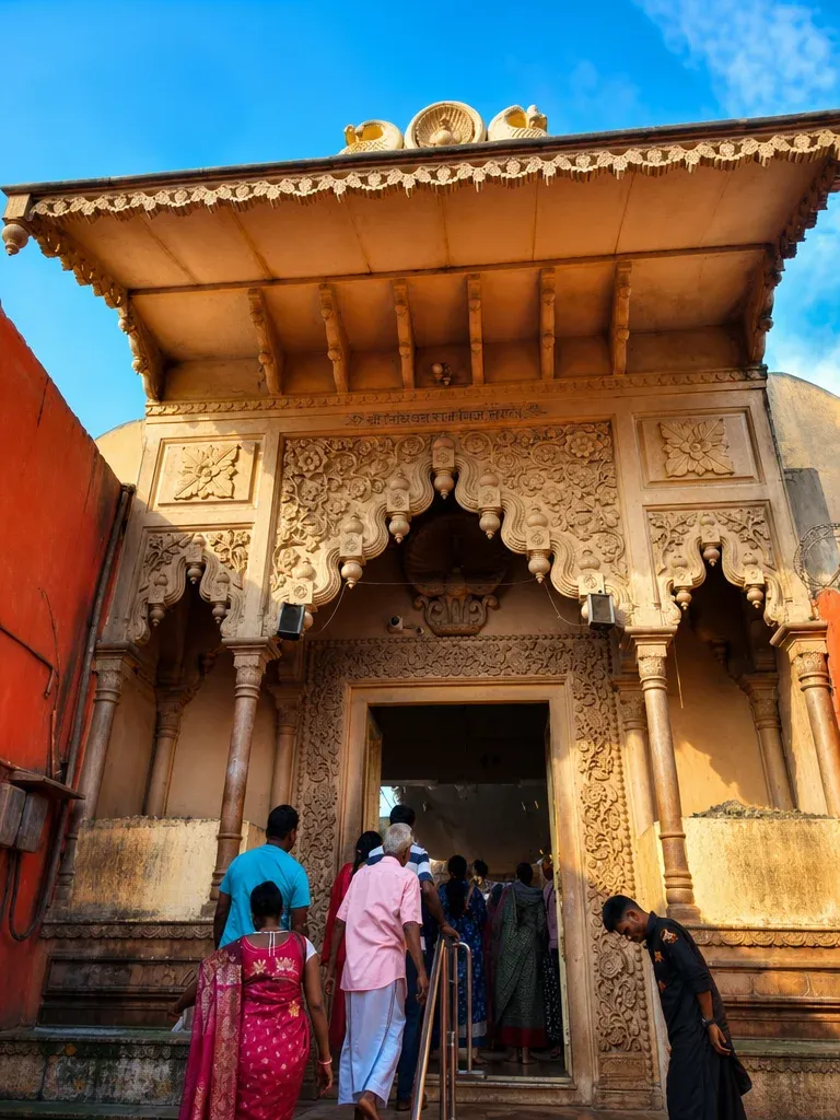 Nidhivan, Vrindavan Vrindavan Braj Dham — Darshan View 2 (Nidhivan Vrindavan: Mystery, History, Night Curfew Rules & Swami Haridas Pastimes)