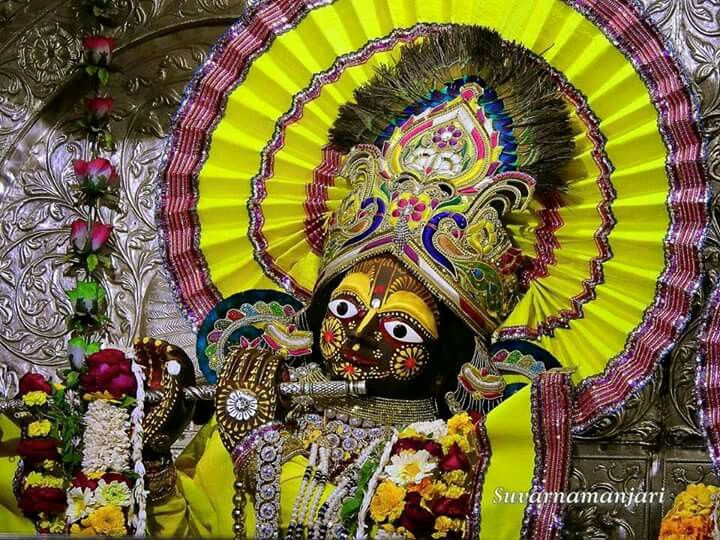 Shri Radha Damodar Mandir, Vrindavan Vrindavan Braj Dham — Darshan View 3 (Shri Radha Damodar Mandir Vrindavan Complete Guide: Why 4 Parikramas Equal 21 KM Govardhan Yatra, Giriraj Shila, Jiva Goswami Samadhi & Prabhupada’s Kutir)